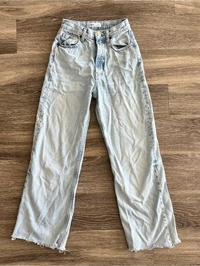 Zara High Rise Wide Leg Jeans Light Blue Zipper Closure Raw Hem Size 0